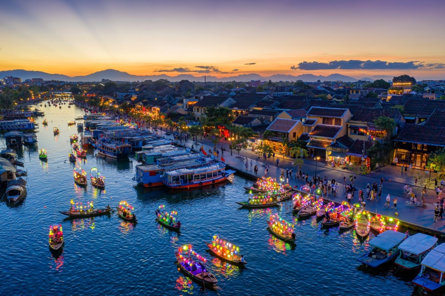 beauty-of-the-Hoi-An-lantern-boat-ride