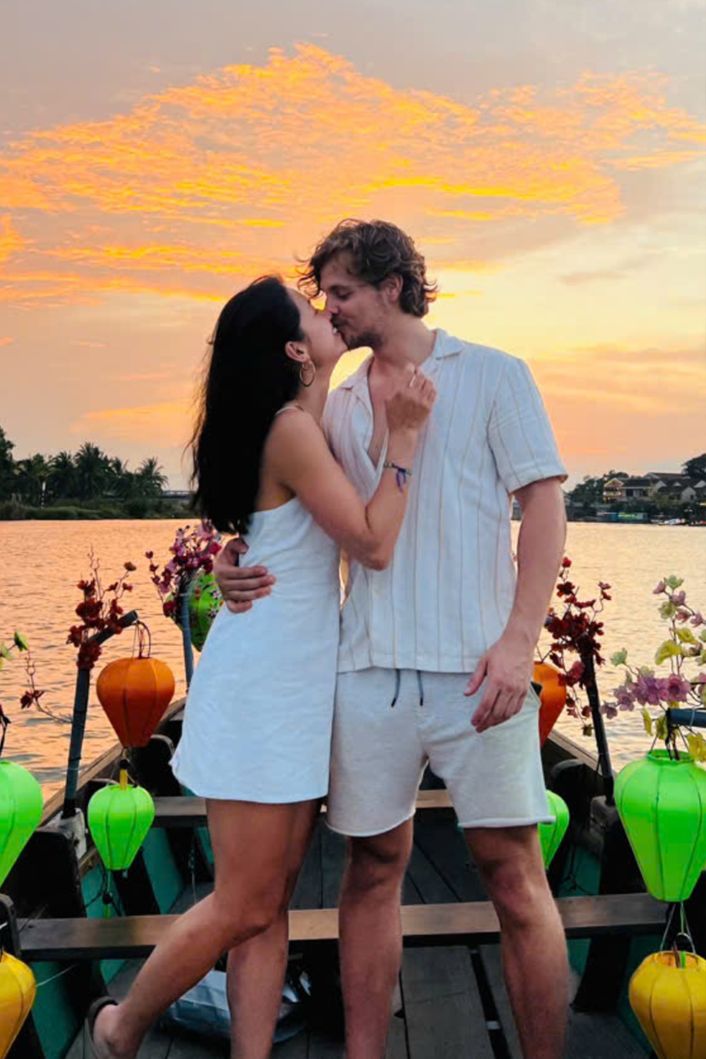 hoi an romantic lantern boat experience_edit